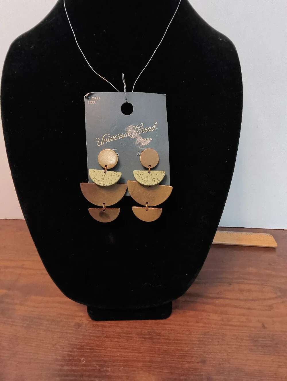 Universal Thread Gold-Tone Geometric Drop Earrings - Picture 2 of 2
